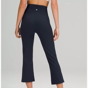 Lululemon Groove Super-High-Rise Crop 23
